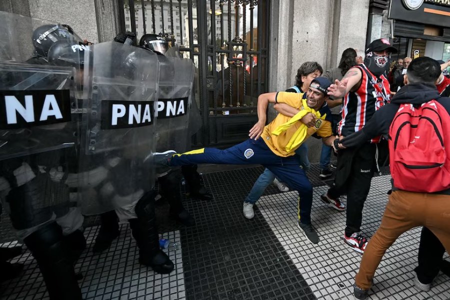 Graves incidentes y destrozos en la marcha de jubilados al Congreso