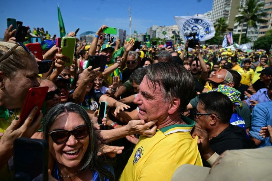 Bolsonaro desafía a la justicia y clama por amnistía en un acto multitudinario en Río