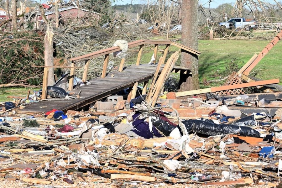 Feroz temporal en los Estados Unidos: Ya son 39 los muertos por los tornados e incendios