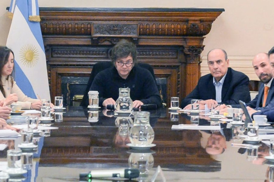 El presidente Javier Milei reunió a su gabinete en medio de un dólar inestable y acuerdo con el FMI