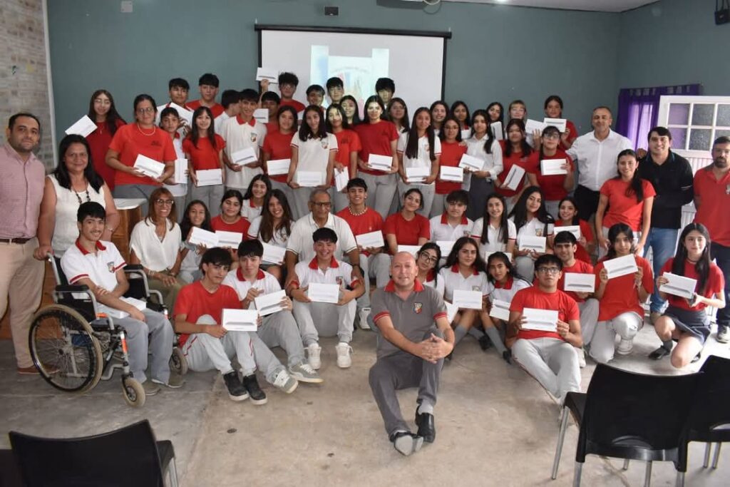 Alumnos loretanos de 5° año recibieron tablets del “Meta Digitales”