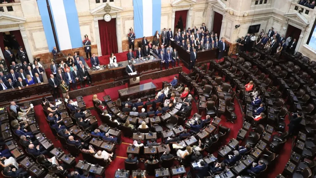 El Presidente abrió las sesiones ordinarias con la promesa de «más motosierra» y con la amenaza de «cambiar el Congreso»