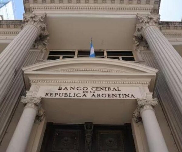 Sangría en el BCRA: Se vendieron 143 M de dólares y las reservas negativas pican a los 12 mil millones