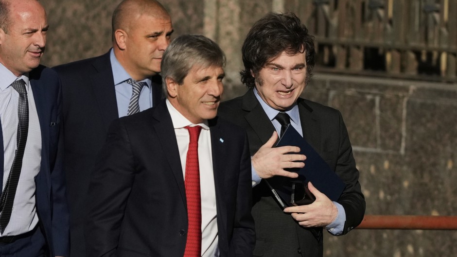 Advierten que pese a la devaluación, sigue el atraso cambiario