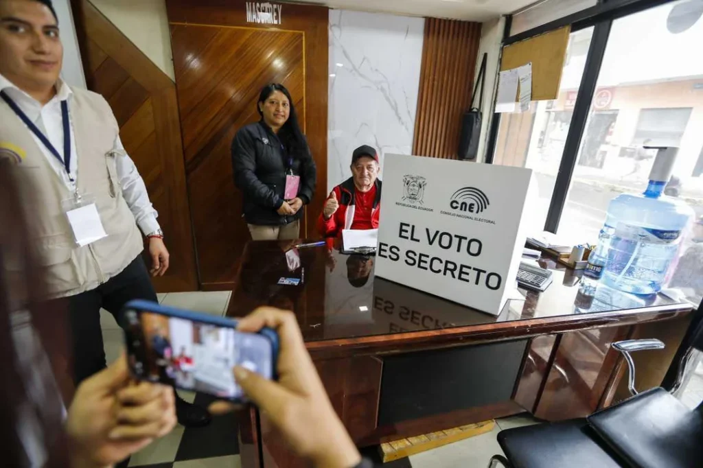 Ecuador elegirá presidente en medio de incertidumbre y polarización