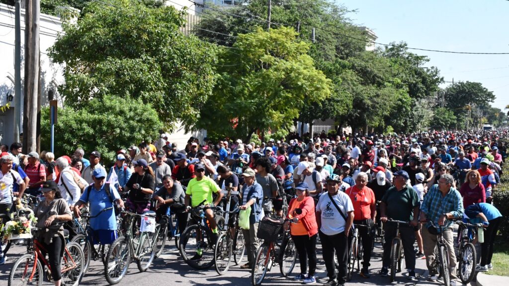 Cientos de fieles participaron de la 41° Edición del vía crucis en bicicleta