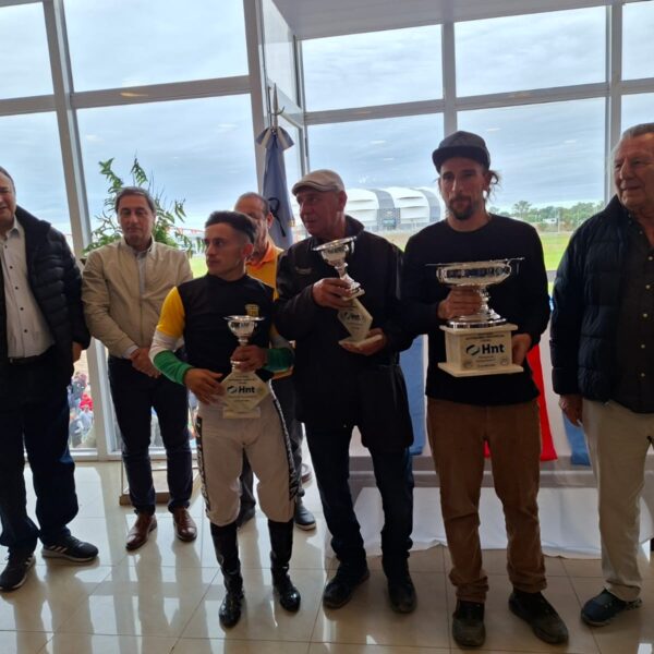 El Vicegobernador entregó el premio mayor al ganador del clásico Día de la Autonomía Provincial