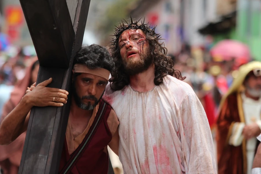 Viernes Santo: Jesús es juzgado por blasfemia y hace el vía crucis por Jerusalén