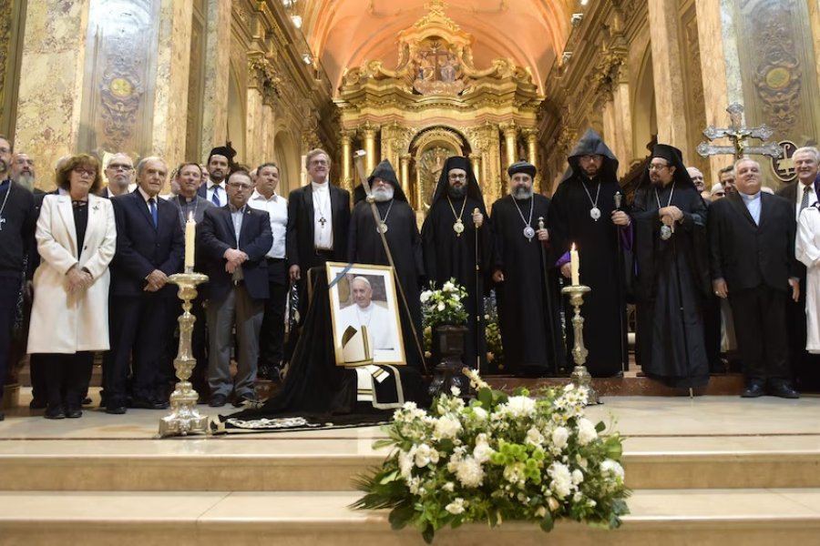 El Gobierno estuvo presente en la misa interreligiosa por el Papa Francisco