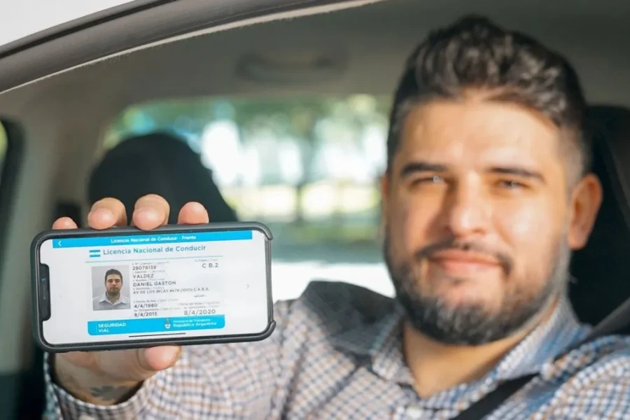 Lo que debes saber sobre la Licencia de Conducir Digital y multas de tránsito impagas
