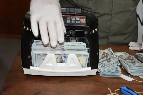 Anuncian la salida de circulación de dólares: qué billetes dejarán de ser aceptados