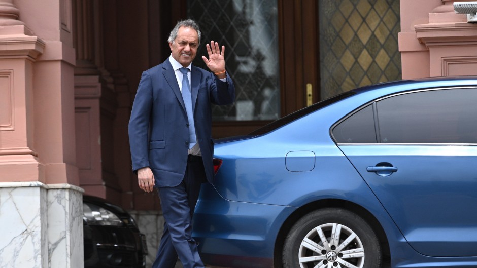 Renunció una funcionaria de Turismo y Scioli se apuró a designar su reemplazo para que Karina no le saque la caja