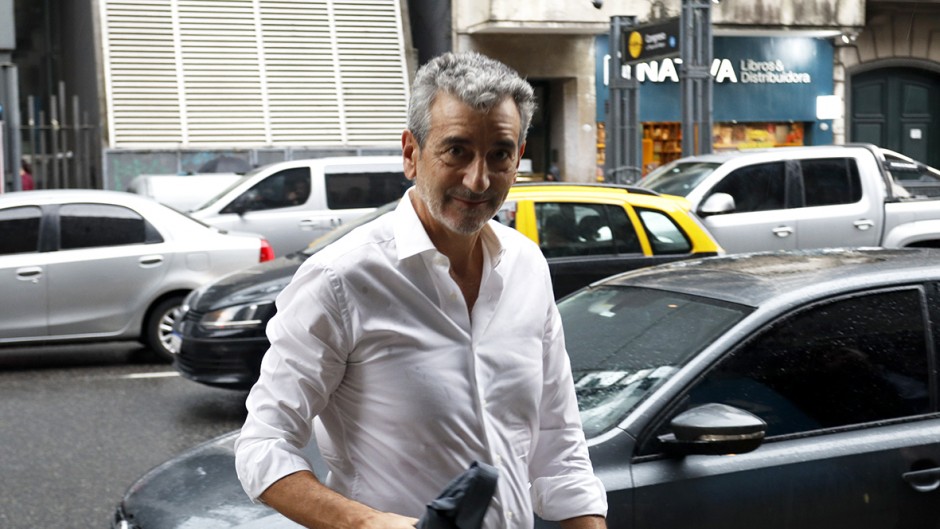 Santiago echó de Trenes a los funcionarios de Randazzo, que ahora critica al gobierno