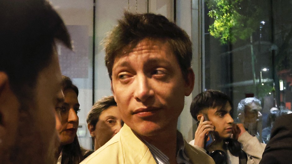 Milei le gira otros 25 mil millones de pesos a la Side de Caputo