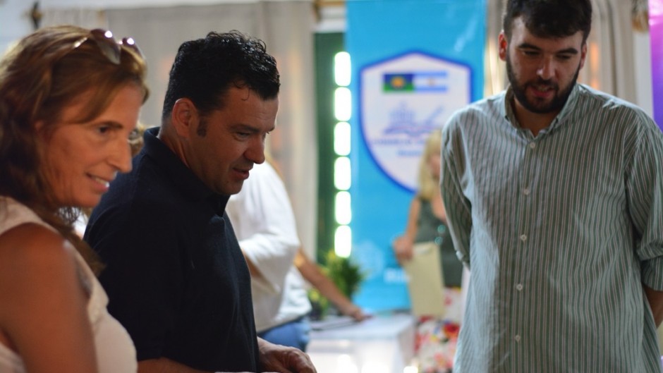 La crisis se dispara en los municipios y los intendentes anuncian congelamientos y bajas de salarios