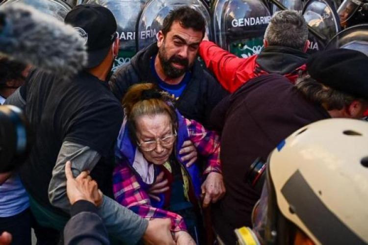 El Gobierno oficializó el bono de $70 mil para jubilados, tras un congelamiento de la cifra de más de un año