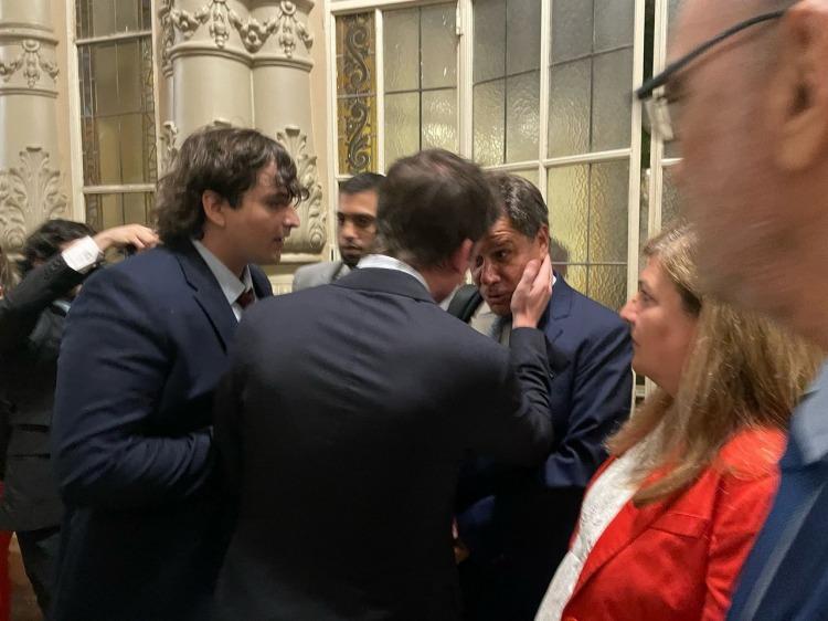 Anularon el cierre de la causa iniciada por Facundo Manes contra Santiago Caputo por amenazas