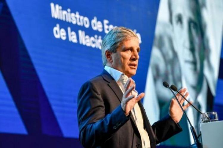 «Podríamos ir a una convertibilidad por debajo de mil pesos por dólar»