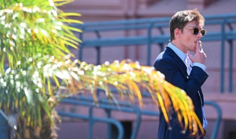 «Se la está gastando toda»: YPF en problemas por el gasto publicitario de Santi Caputo para la campaña