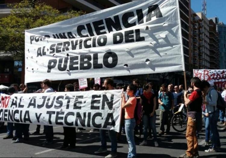 Ciencia en crisis: Investigadores y científicos convocan una marcha en reclamo por la desfinanciación del sector