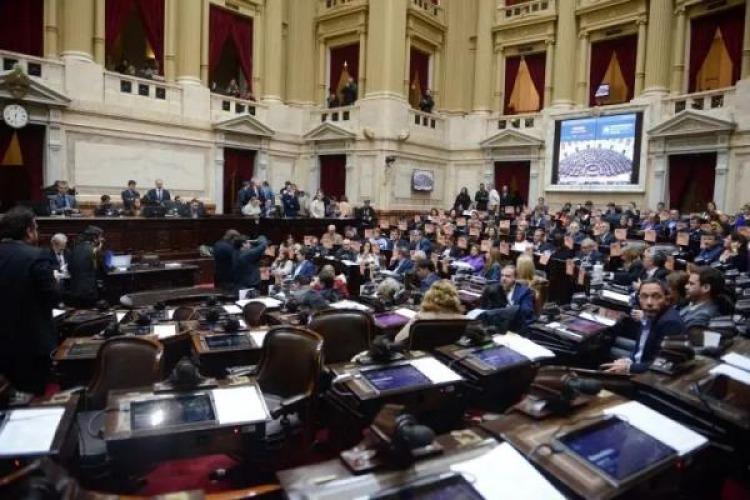 Diputados de la oposición solicitaron una sesión especial para tratar un aumento para jubilados y pensionados