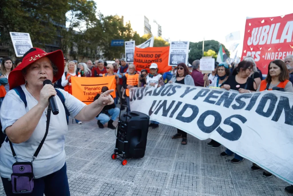 Senado: presentan un paquete de leyes de emergencia previsional