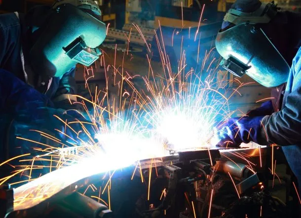 La economía cayó 1,8% en marzo por primera vez en casi un año