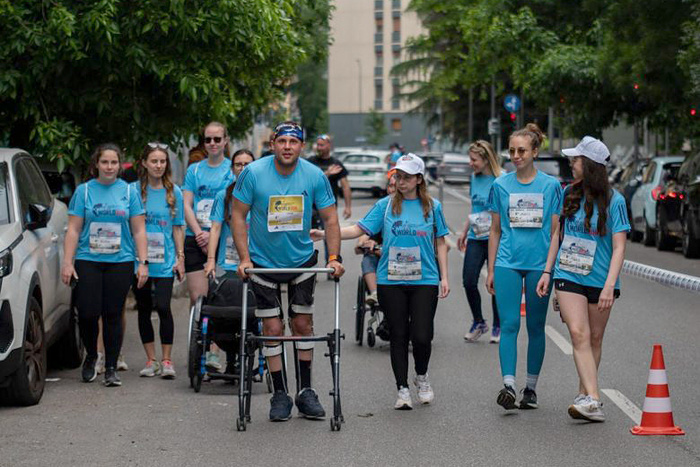 Un parapléjico vuelve a caminar gracias a la neuroestimulación de la médula 