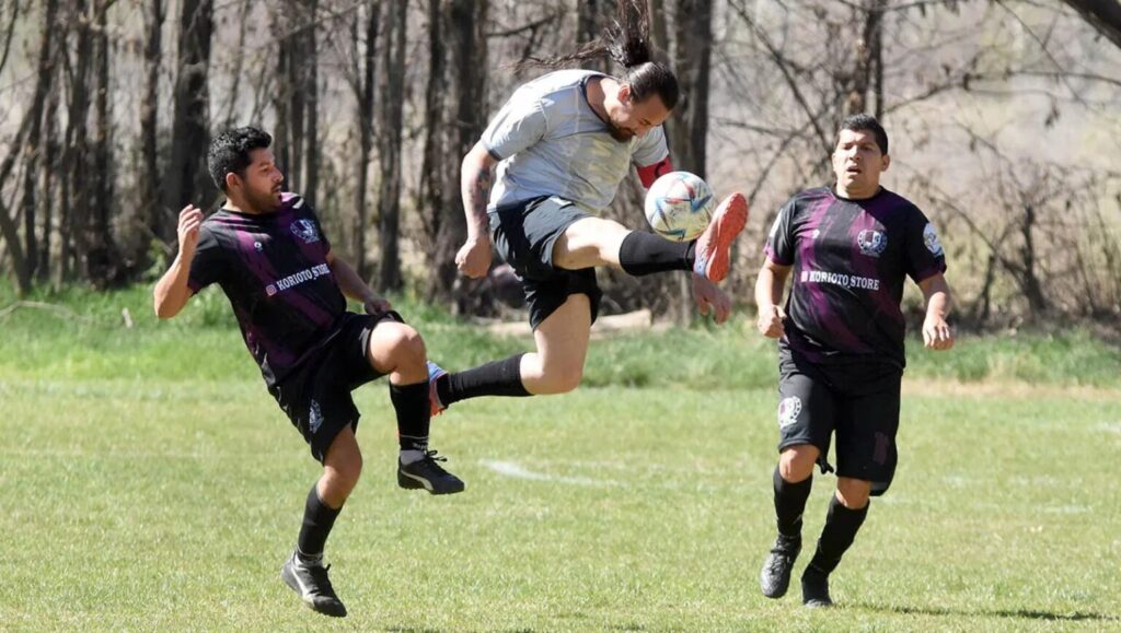 Campaña preventiva para futbolistas amateurs: controles médicos clave para evitar la muerte súbita