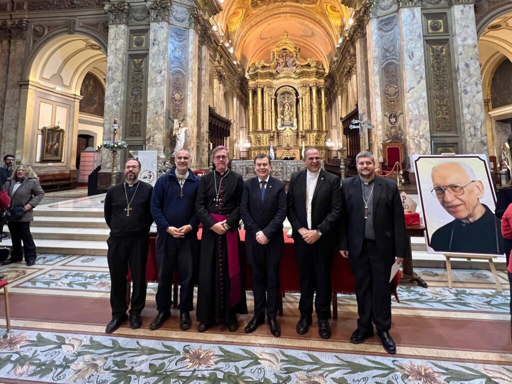 Zamora participó en la sesión de clausura del proceso de beatificación de monseñor Jorge Gottau