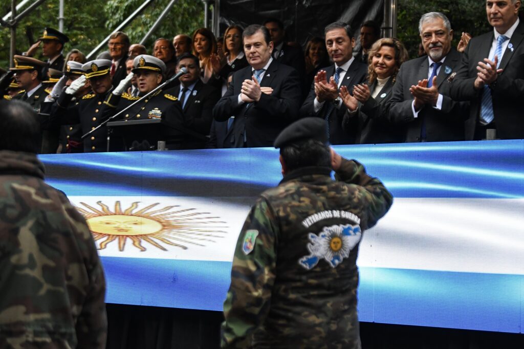 El Gobernador Zamora encabezó el acto por el 215° Aniversario de la Revolución de Mayo