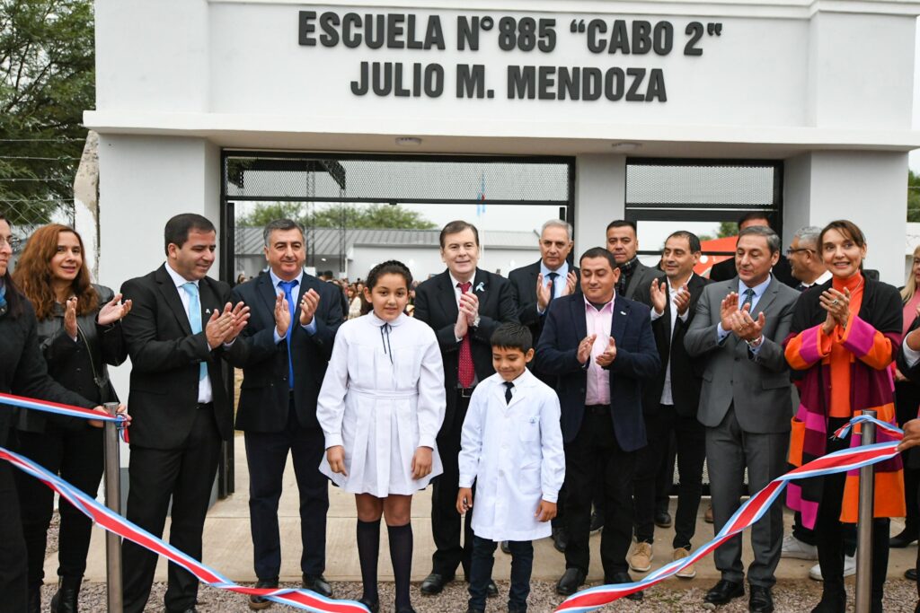 El Gobernador inauguró la refacción y ampliación de la Escuela N° 885 y el nuevo Jardín de Infantes Anexo N°231 en San Lorenzo