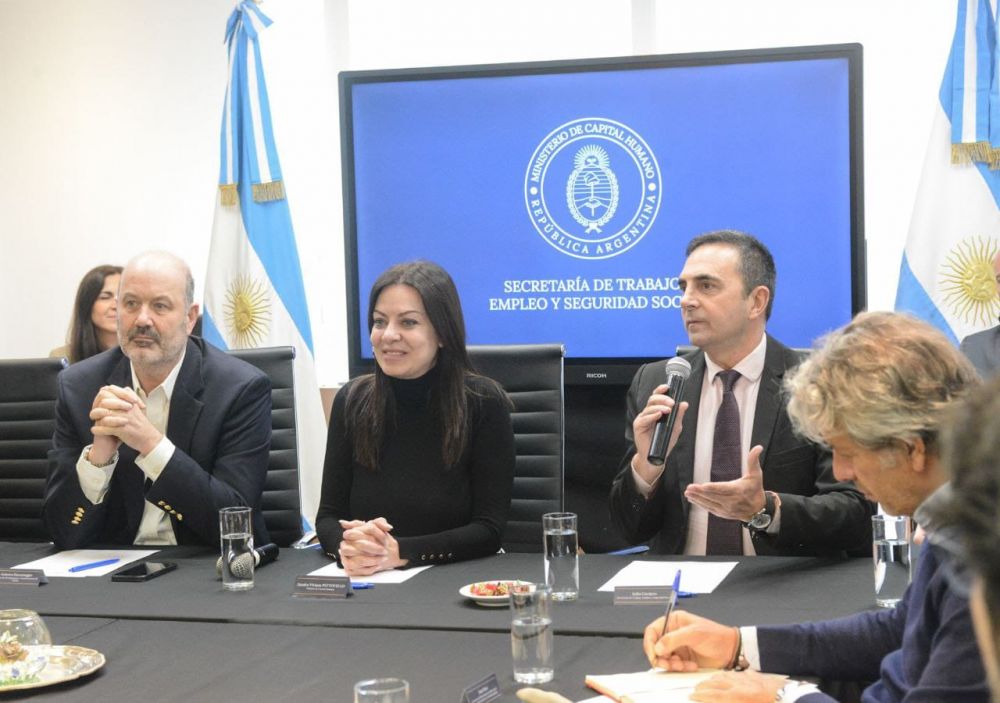 La motosierra avanza: El Gobierno activa el mega desguace de la Secretaría de Trabajo