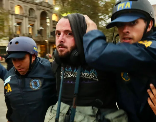 Defensoría del Pueblo porteña denunció represión y detenciones arbitrarias durante la protesta en el Congreso