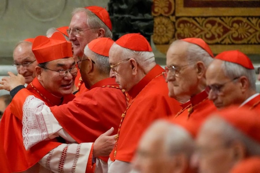 Cardenal vació el minibar creyendo que era gratis y lo sorprendió la cuenta