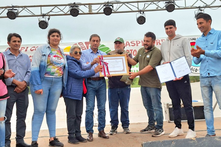 El vicegobernador asistió al Festival de la Trabajadora y el Trabajador Campesino