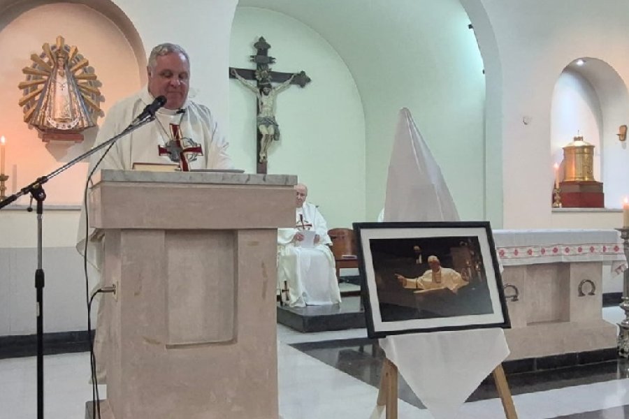 La Conferencia Episcopal rinde homenaje al Papa Francisco con la participación de monseñor Enrique Martínez Ossola