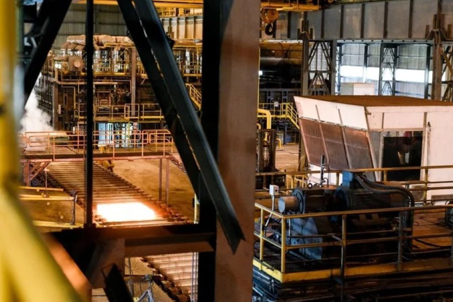 La industria se desplomó en marzo un 4,5% mensual y la construcción lo hizo 4,1%