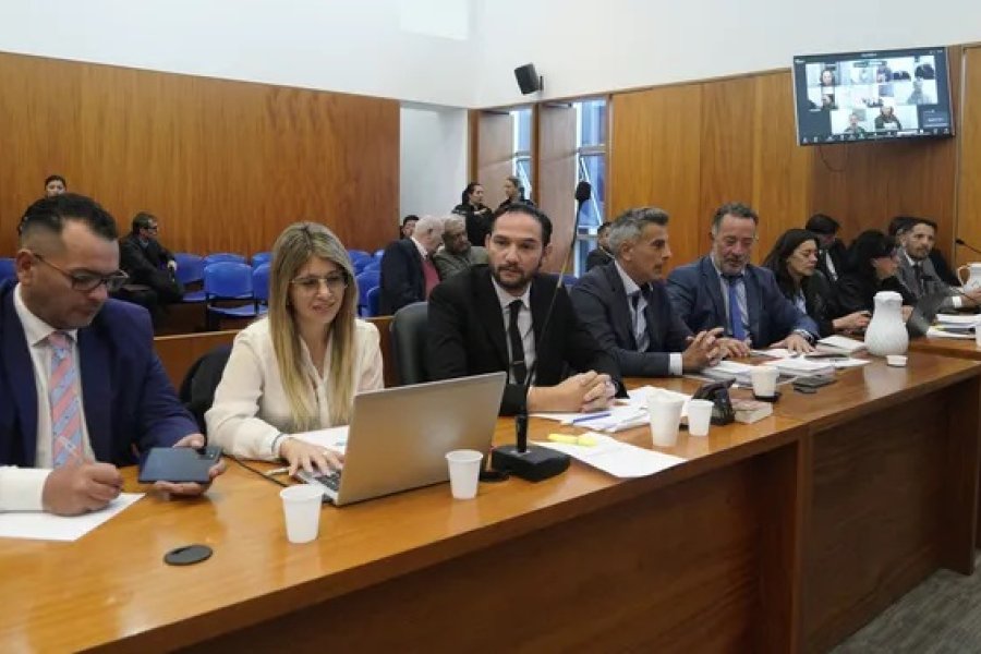 Sobrefacturación y cargas ficticias: Las maniobras con combustible por las que imputaron a 13 policías y 4 civiles