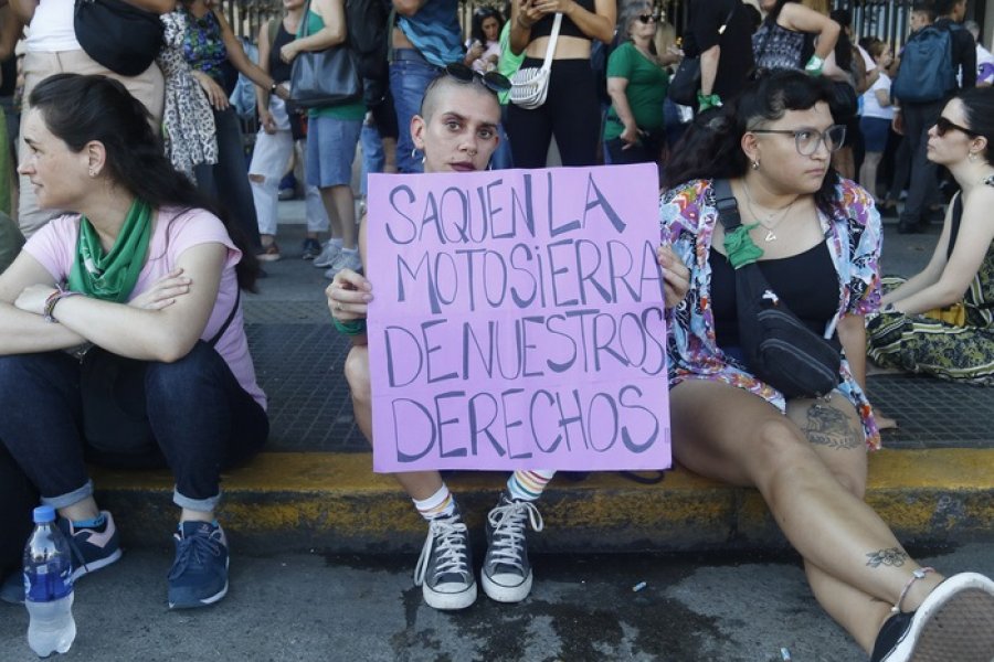 El Gobierno anunció el cierre de programas sociales feministas
