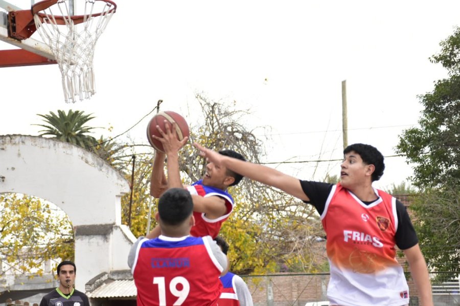 Frías: Se disputan hoy las finales de la Liga Municipal de Básquetbol 2025
