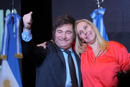 Levantan el secreto fiscal y bancario de Javier y Karina Milei