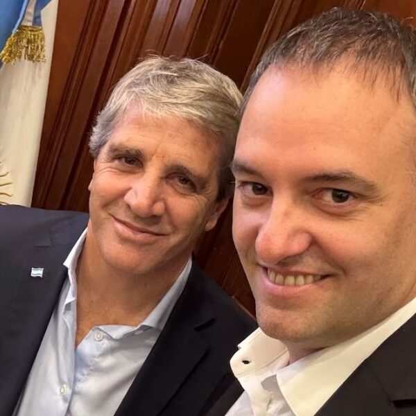 El Gobierno anunciará mañana las medidas para flexibilizar los controles del uso de los dólares “bajo el colchón”