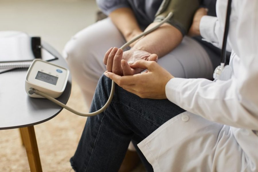 Nuevo consenso médico redefine los valores óptimos de presión arterial en pacientes hipertensos