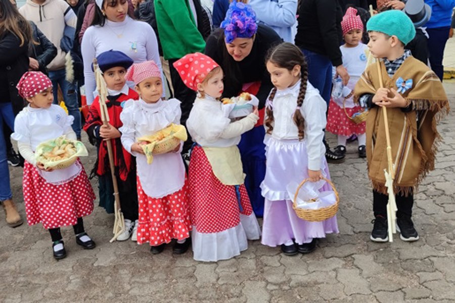 Forres conmemoró la Revolución de Mayo