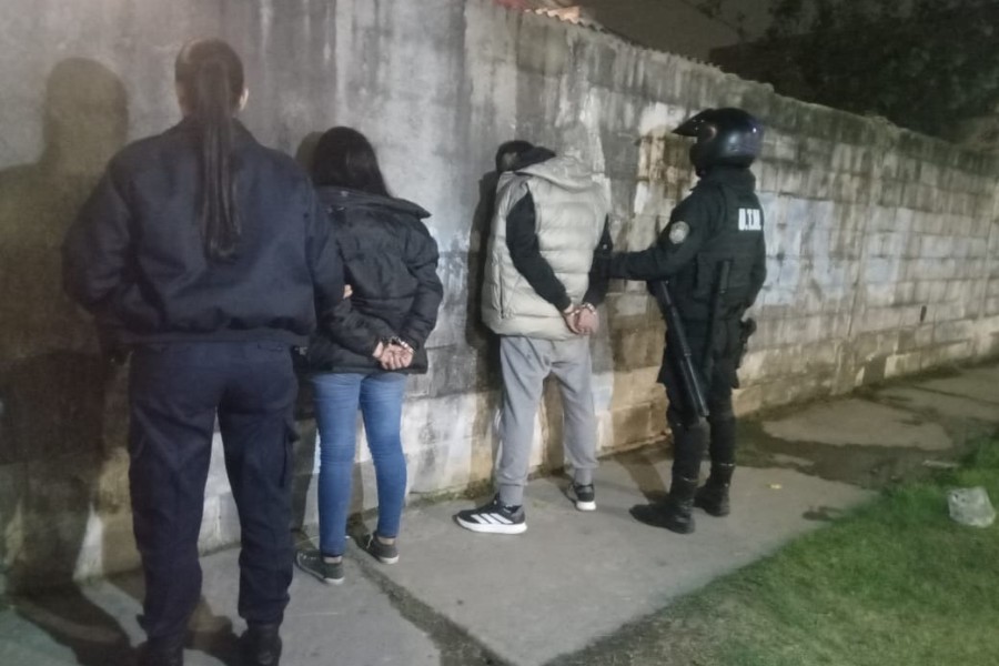 Detuvieron a una pareja por narcomenudeo y secuestraron dinero en efectivo