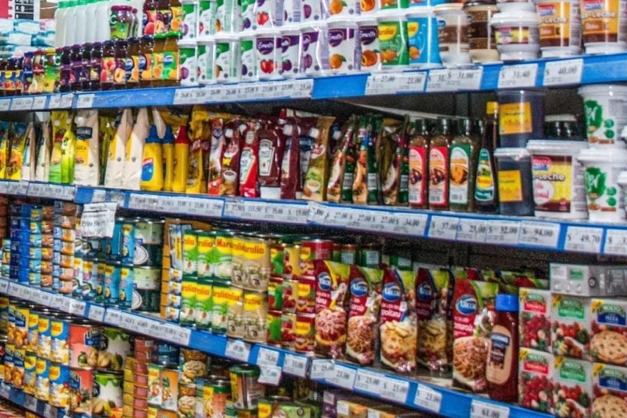 Supermercados insisten en bloquear aumento a sus empleados y advierten por el traslado a góndolas