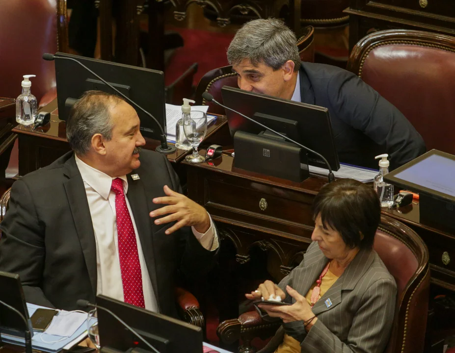 Proponen usar el impuesto a los combustibles para que las provincias arreglen las rutas
