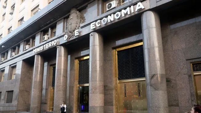 Deuda en pesos: Luis Caputo colocó $5,4 billones y logró un «rollover» del 134%
