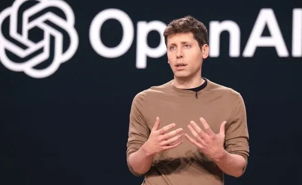 OpenAI suma al cerebro detrás del diseño de Apple y avanza en su primer hardware con IA